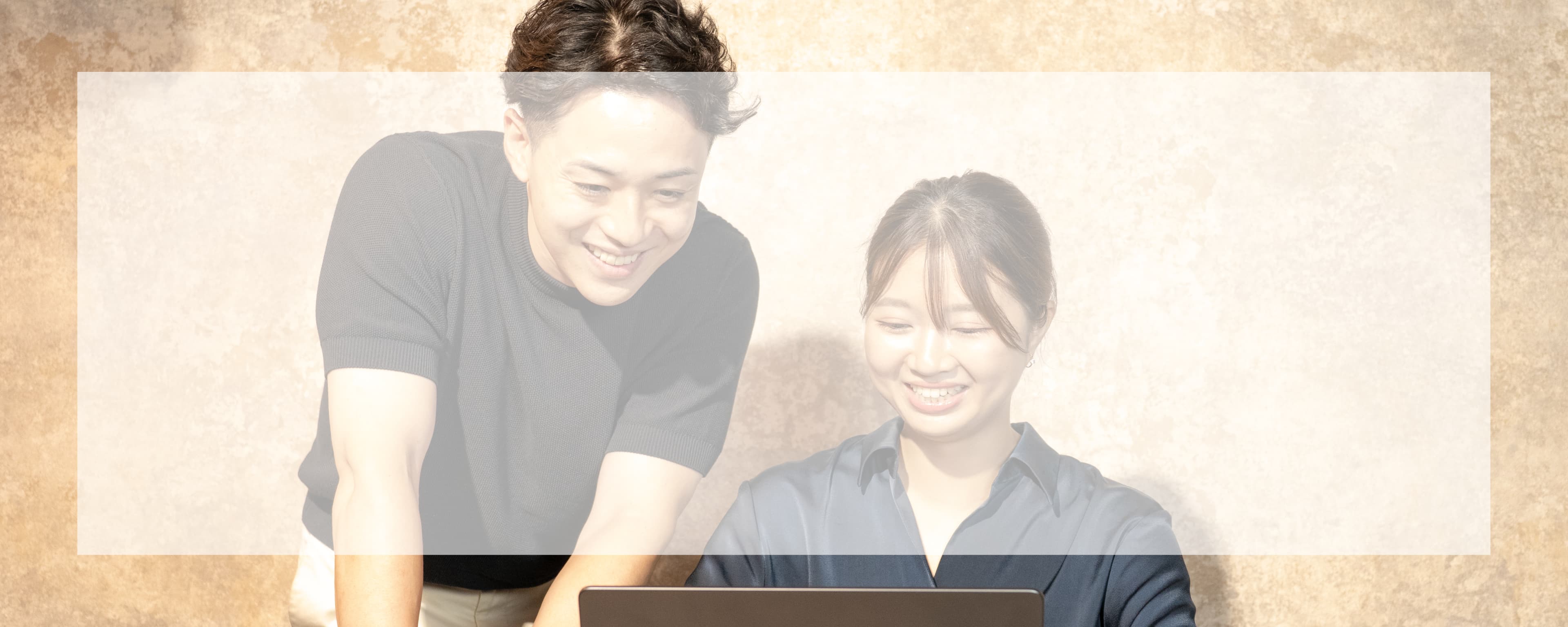 会社紹介やミッション・提供価値をここに記載。2〜3 段落で読み切れる長さがベスト。